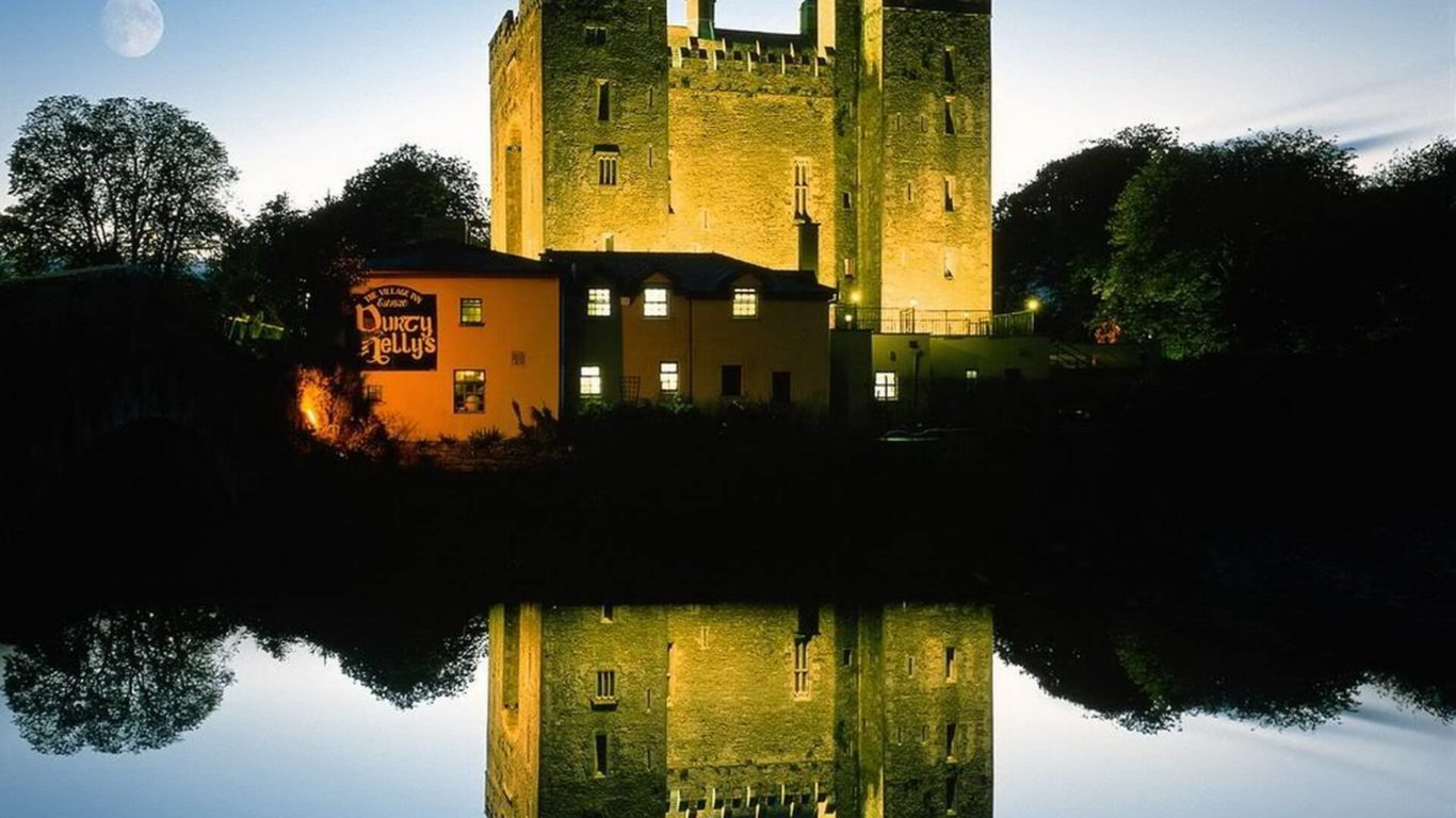 Limerick Attractions Bunratty Castle at Night