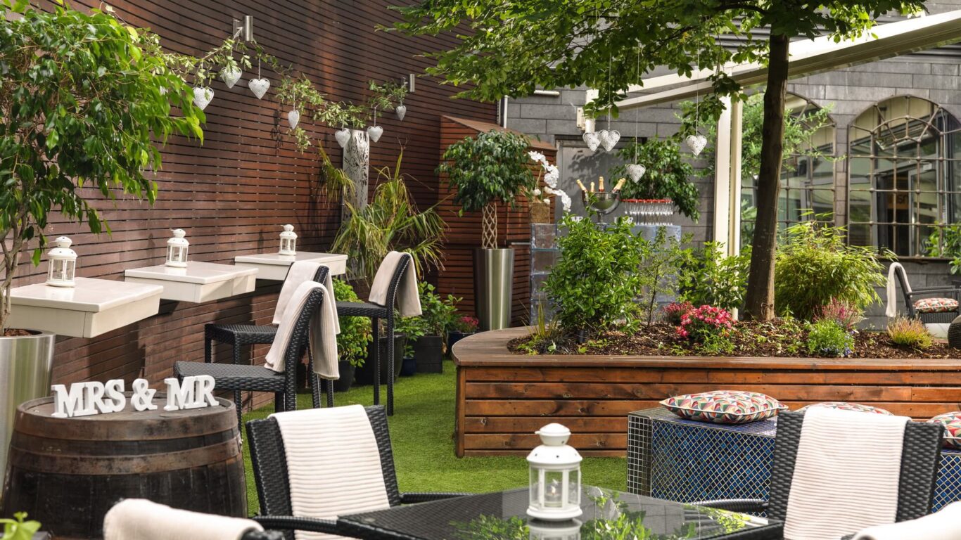 outdoor-area-weddings-limerick-strand-hotel